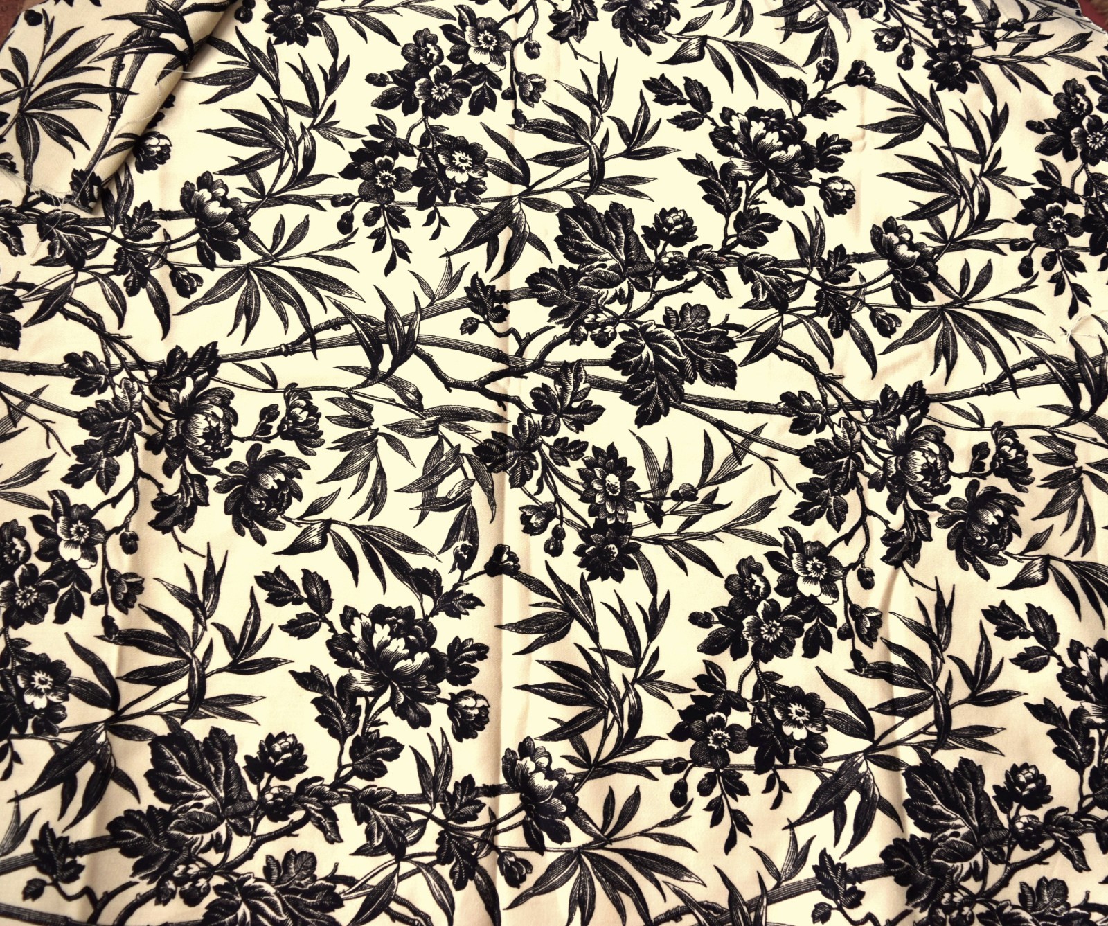 Waverly “Tea Rose Toile” Decorator Fabric 100% Cotton Black / Cream 32″ x 54″