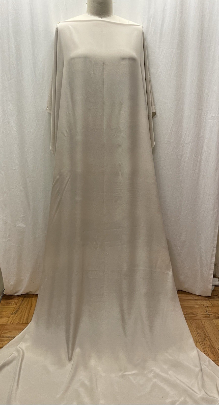 100% Mulberry Silk Crepe De Chine Light Beige Fabric 22mm 2.25 Yards & 46″ Wide