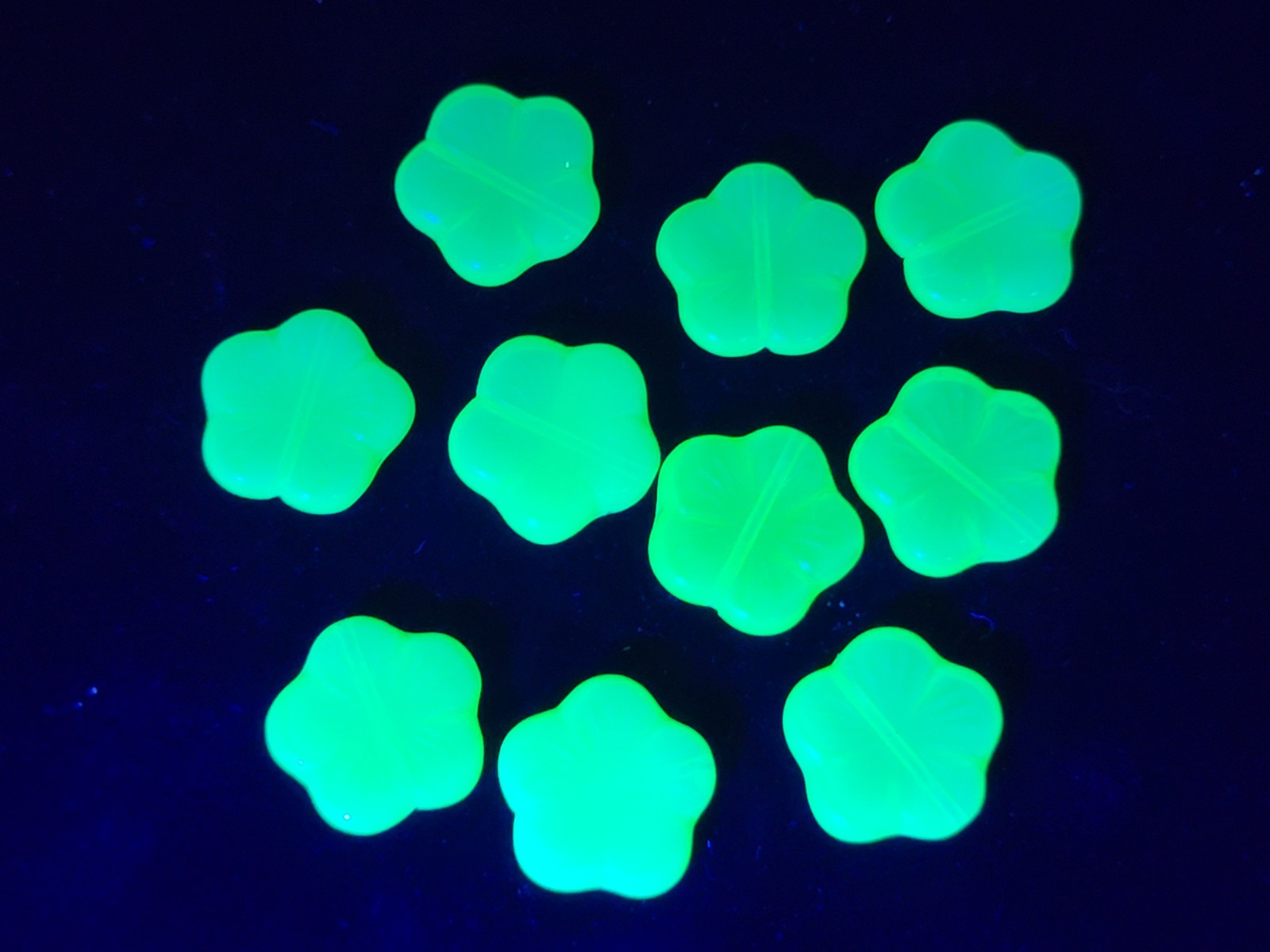 14mm Flower Uranium Glass Beads Green Opal Czech Pressed Glass 10pcs