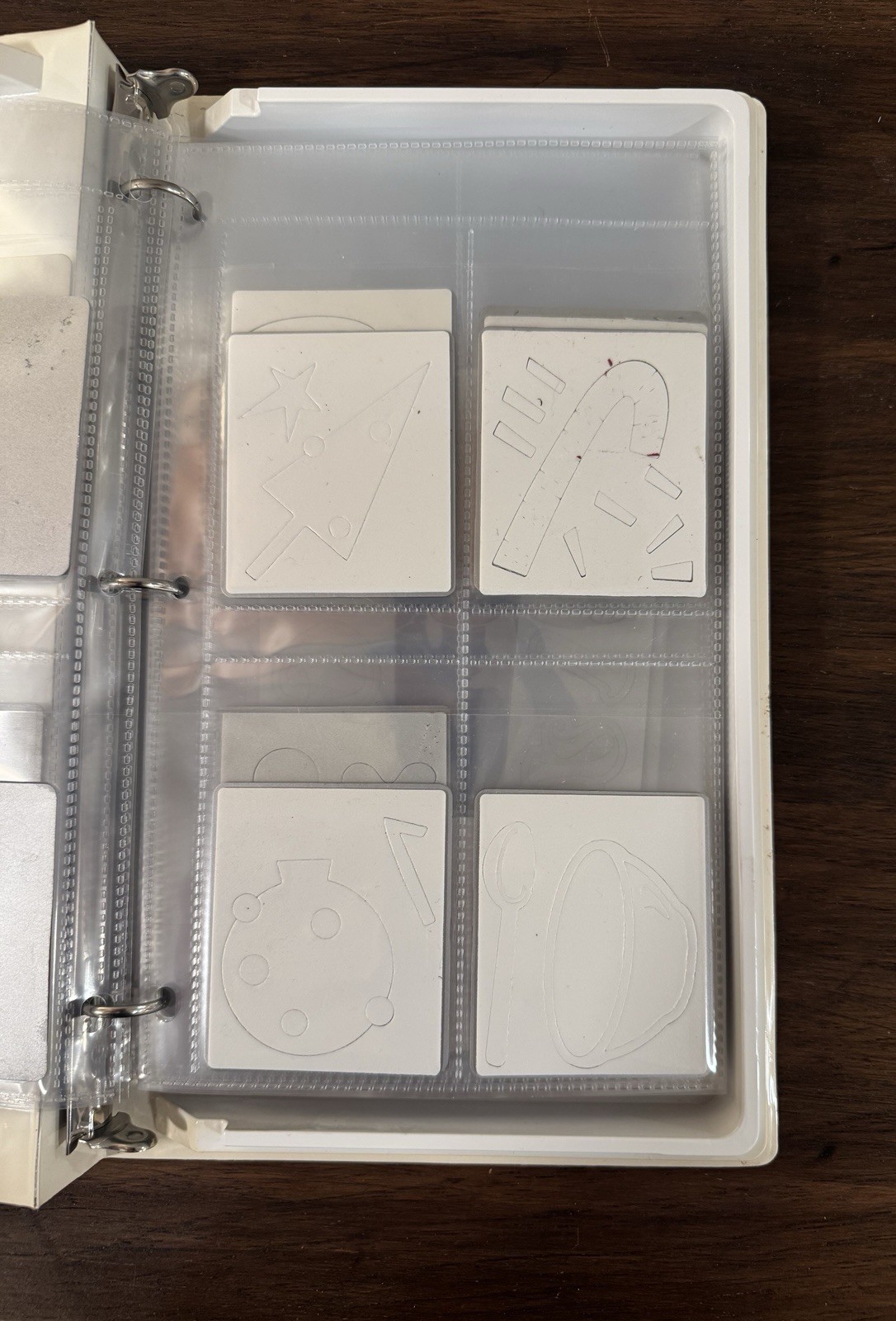 Zip’eCuts Wafer Thin Dies by AccuCut * 40 + Shapes in a Zip’eCuts Case