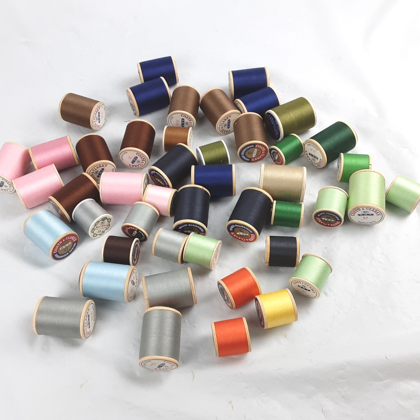 Multi Lot of 46 Varies Threads Multicolor Coats & Clarks, JP & Coats