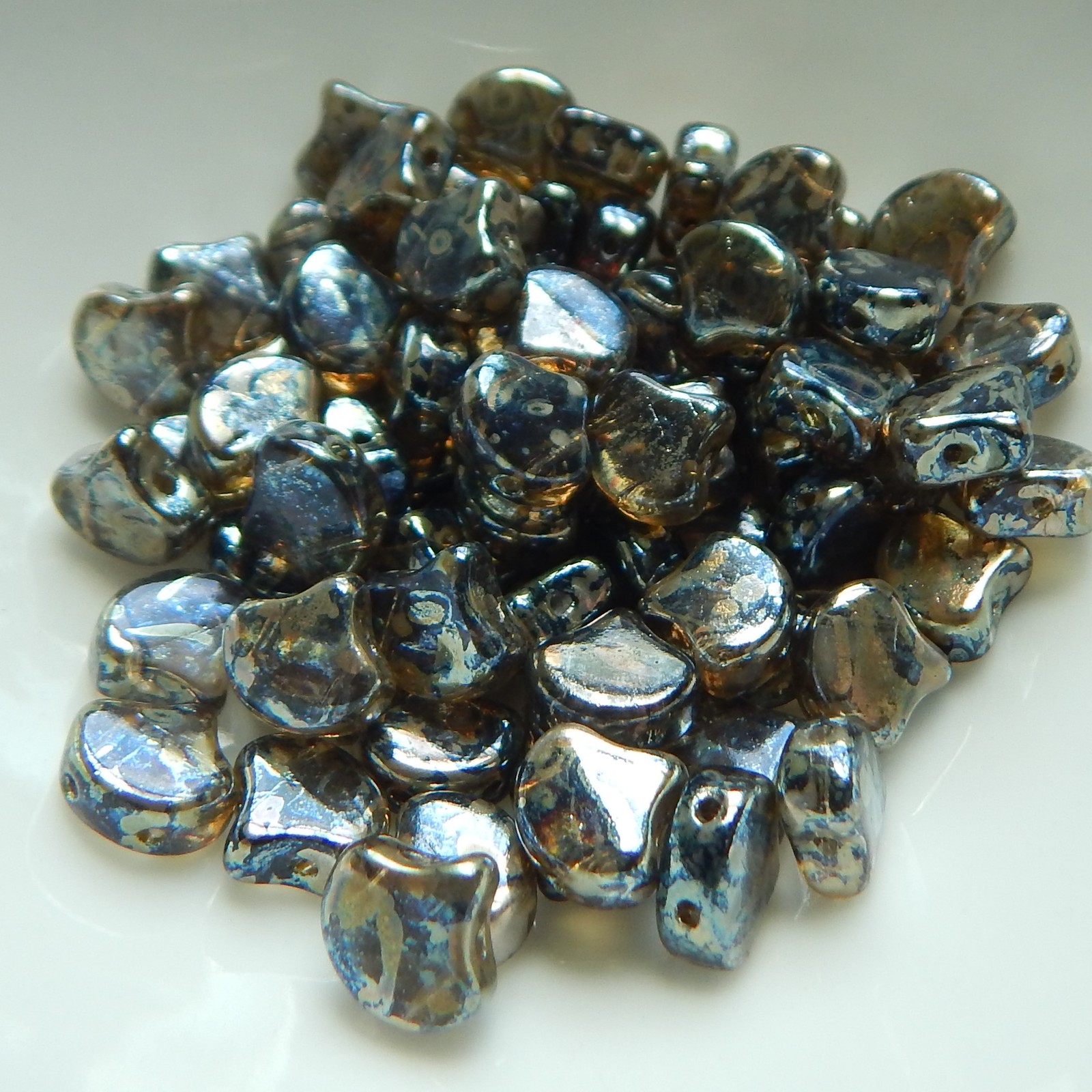Ginko (35 Beads) Tanzanite Rembrandt 7.5mm x 7.5mm 2-hole Czech Glass by Matubo