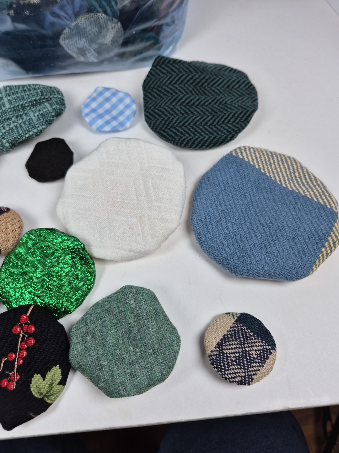 2lb 15oz Bag Of Yoyo Quilt Pieces All Sewn Different Sizes & Materials