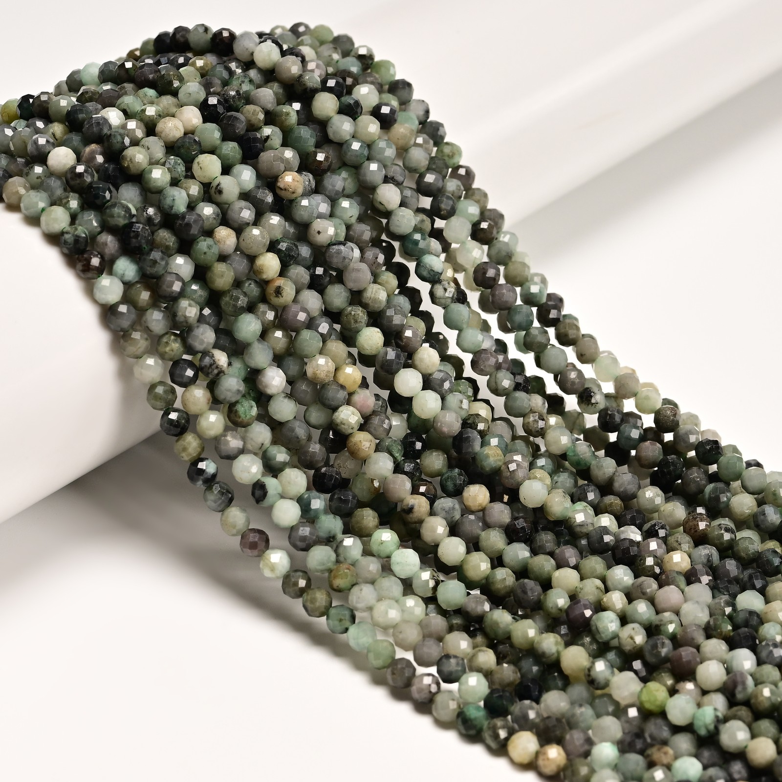 Natural Emerald Faceted Round Beads Size 2mm 3mm 4mm 6mm 15.5″ strand