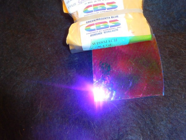 Dichroic Glass:CBS 96 COE Grn/Mag/Bl Aurora Borealis on Thin Clear – 3″Sq
