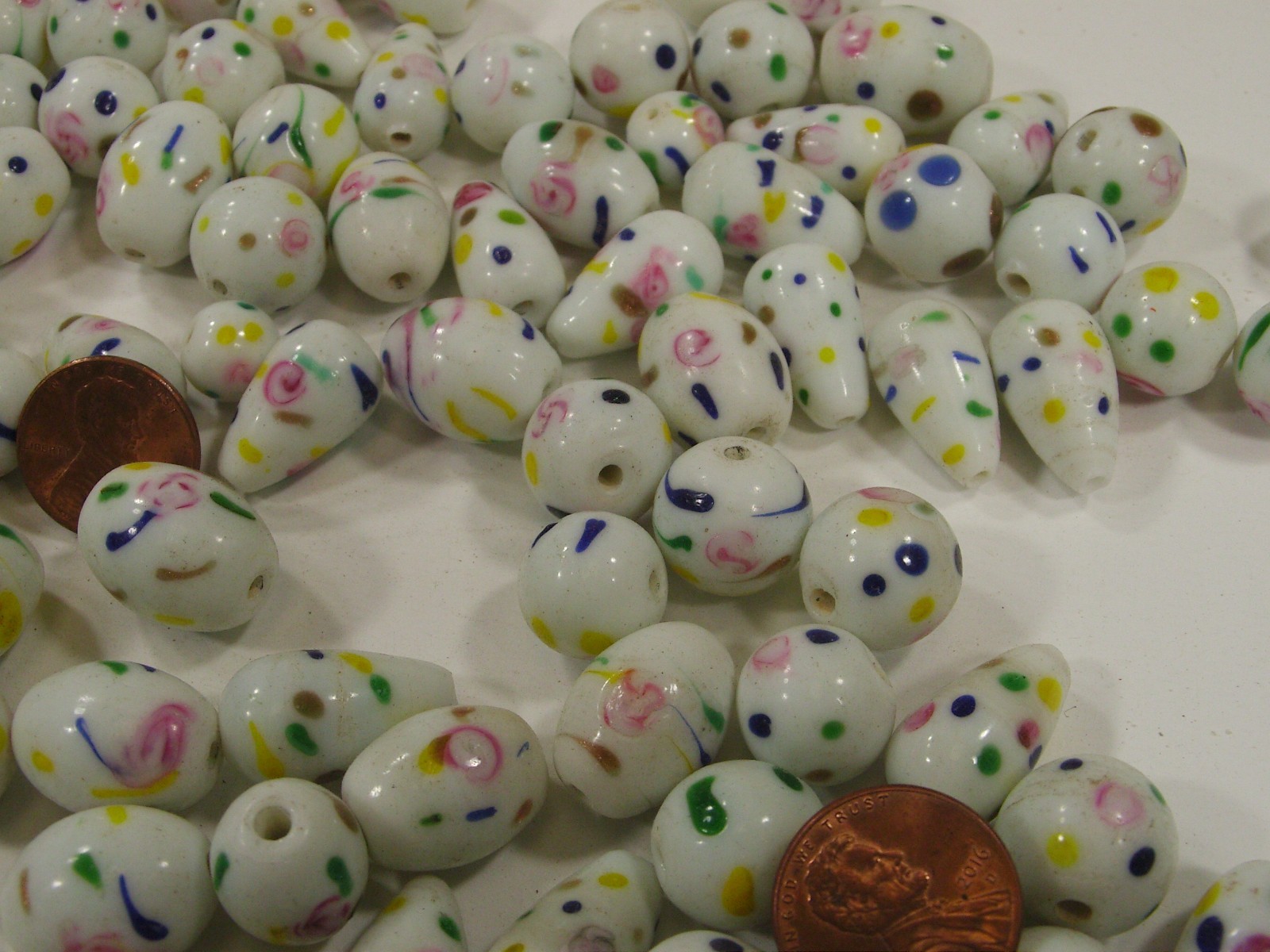 110 Pieces Assorted Shapes and Sizes White Floral India Handmade Beads (AZP-2)