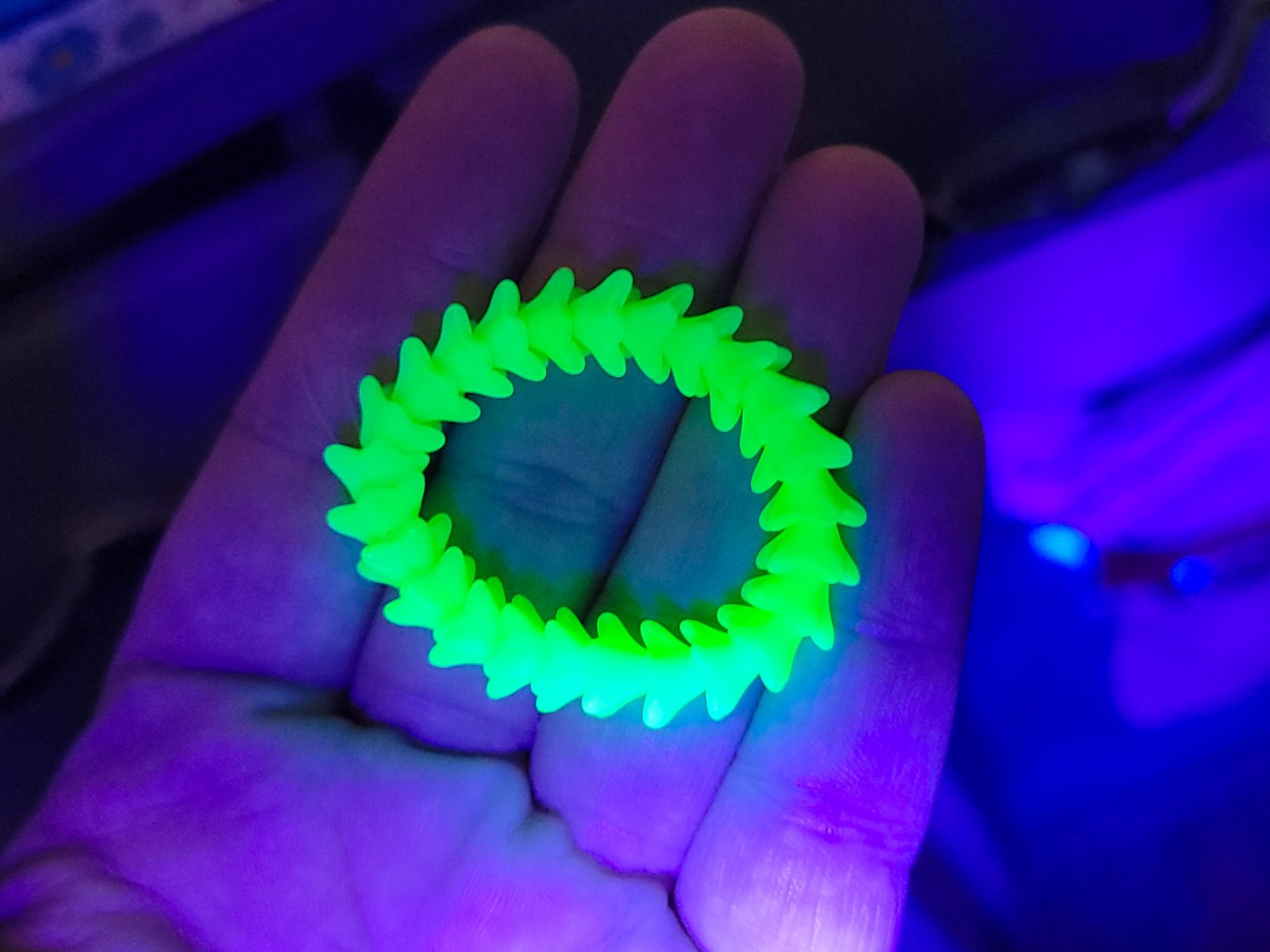 25pc Bellflower Uranium Glass Beads Czech Mint Green 9x6mm Strand