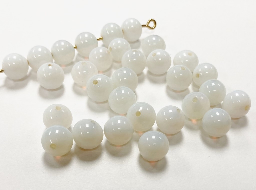70 VINTAGE JAPAN CHERRY BRAND GLASS WHITE OPAL 8.5mm. TO 9.5mm. ROUND BEADS 4549