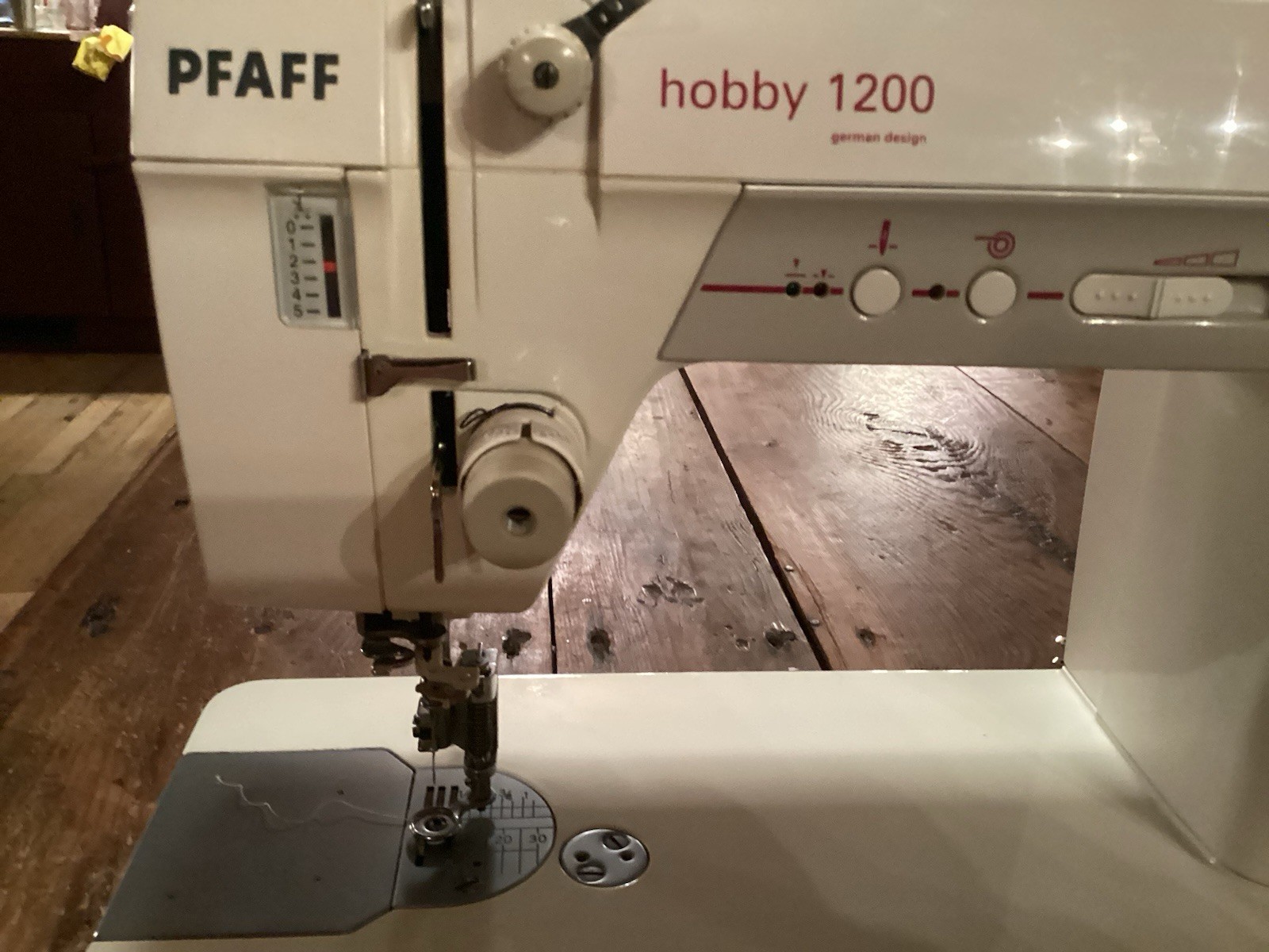 Pfaff Hobby 1200 GrandQuilter High-Speed Sewing Machine. Tested See Description