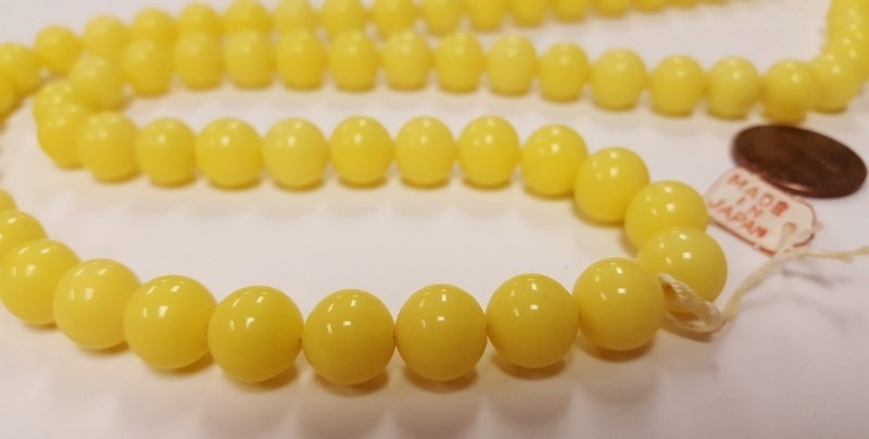 145 VINTAGE JAPANESE 1950’s CHERRY BRAND GLASS PALE YELLOW 9mm. ROUND BEADS 4618