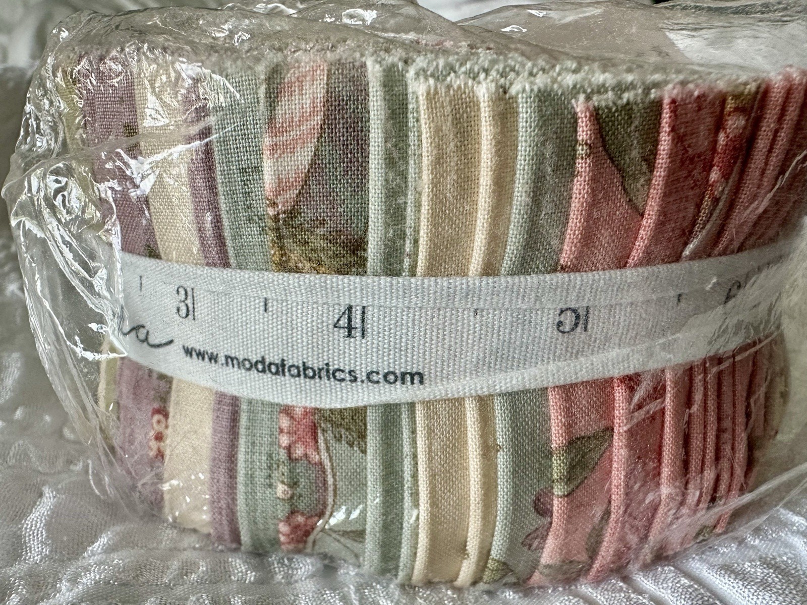 NIP VTG Hyde Park Blackbird Designs Moda Jelly Roll 2760JR Precut Cotton HTF OOP