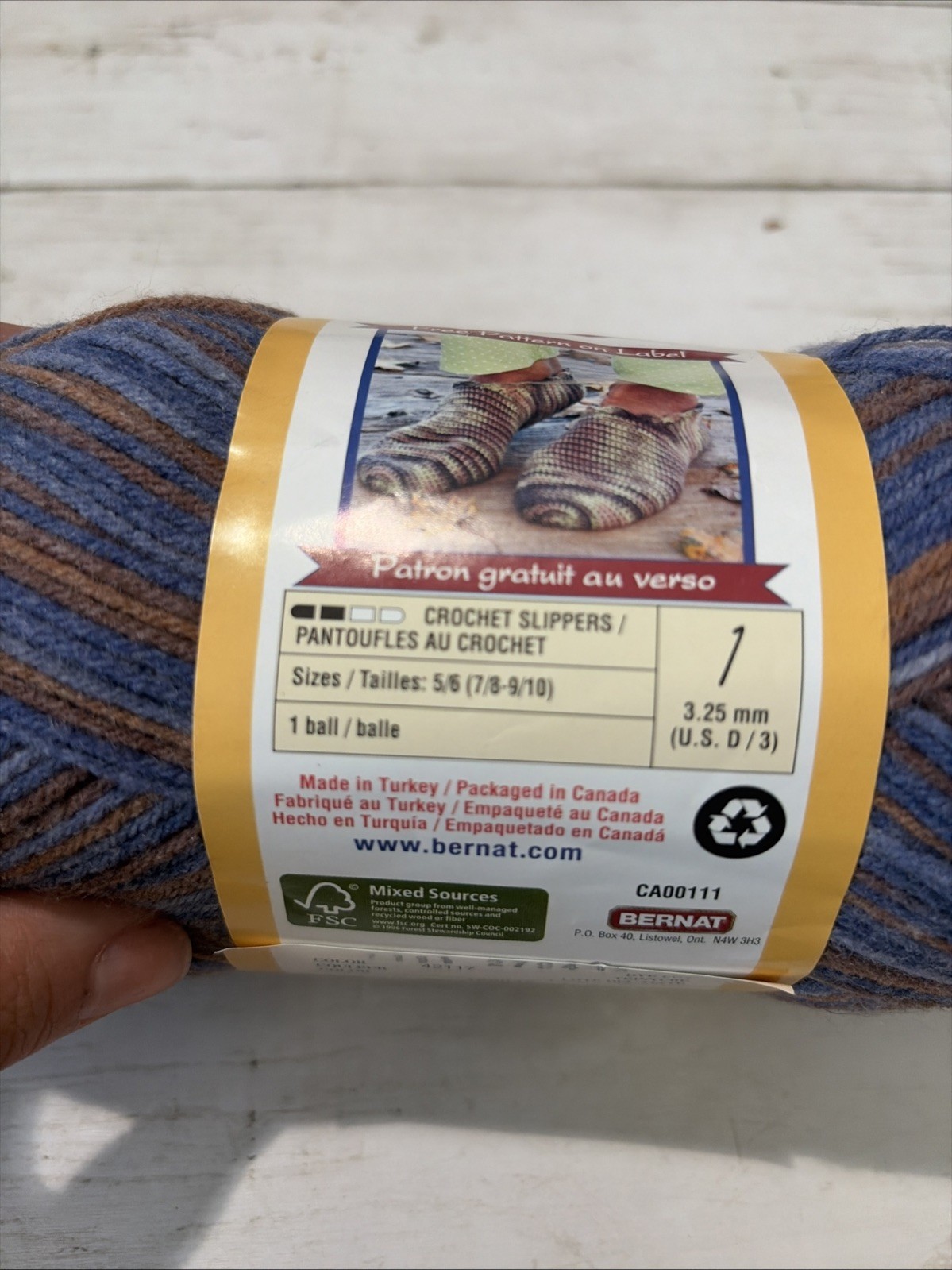 BERNAT SOX SOCK YARN SUPER FINE WOODEN DENIM 1 SKEIN 425 YARDS MAKES A PAIR B11
