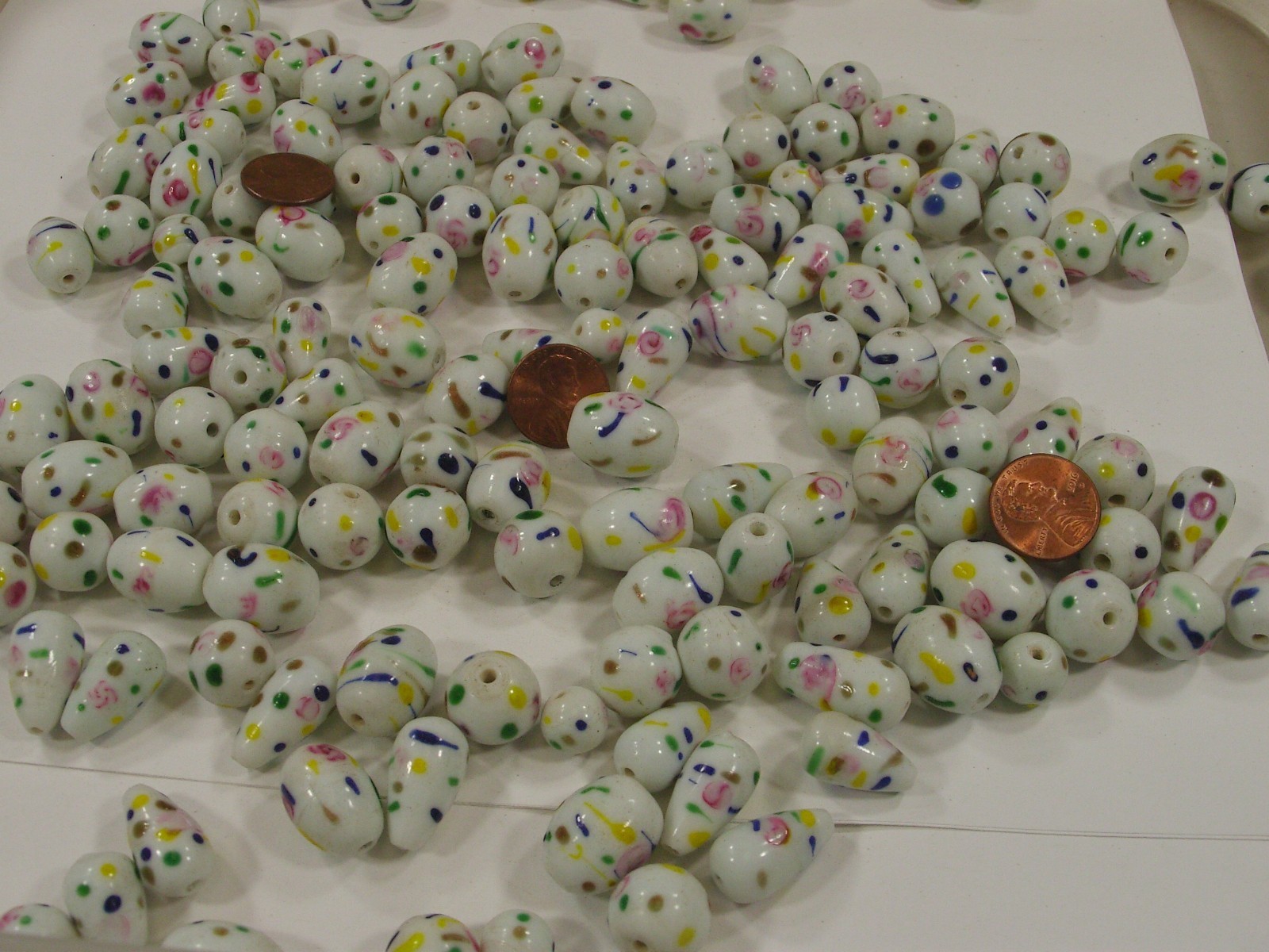 110 Pieces Assorted Shapes and Sizes White Floral India Handmade Beads (AZP-2)