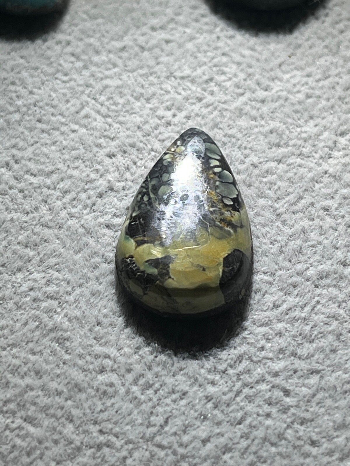 Tree Frog Variscite mine 10.3 ctw pear tear drop Cabochon NV, USA