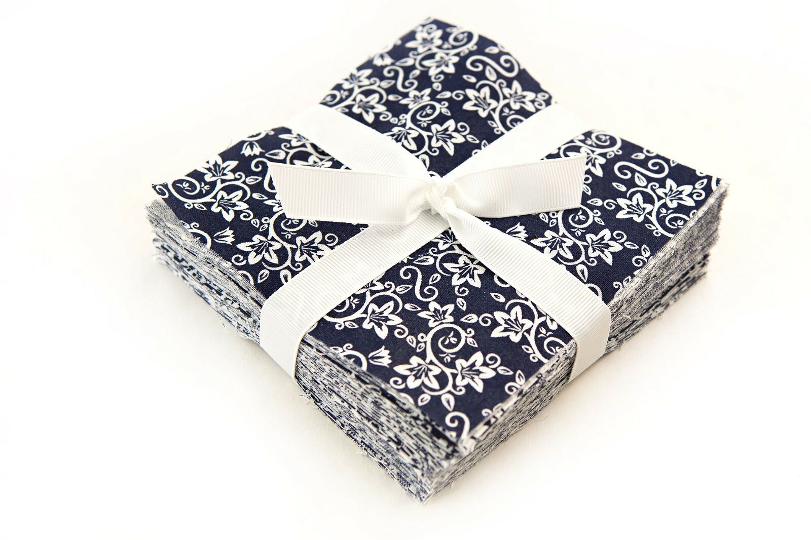 New Navy & White Basics pre cut charm pack 5″ squares 100% cotton fabric quilt