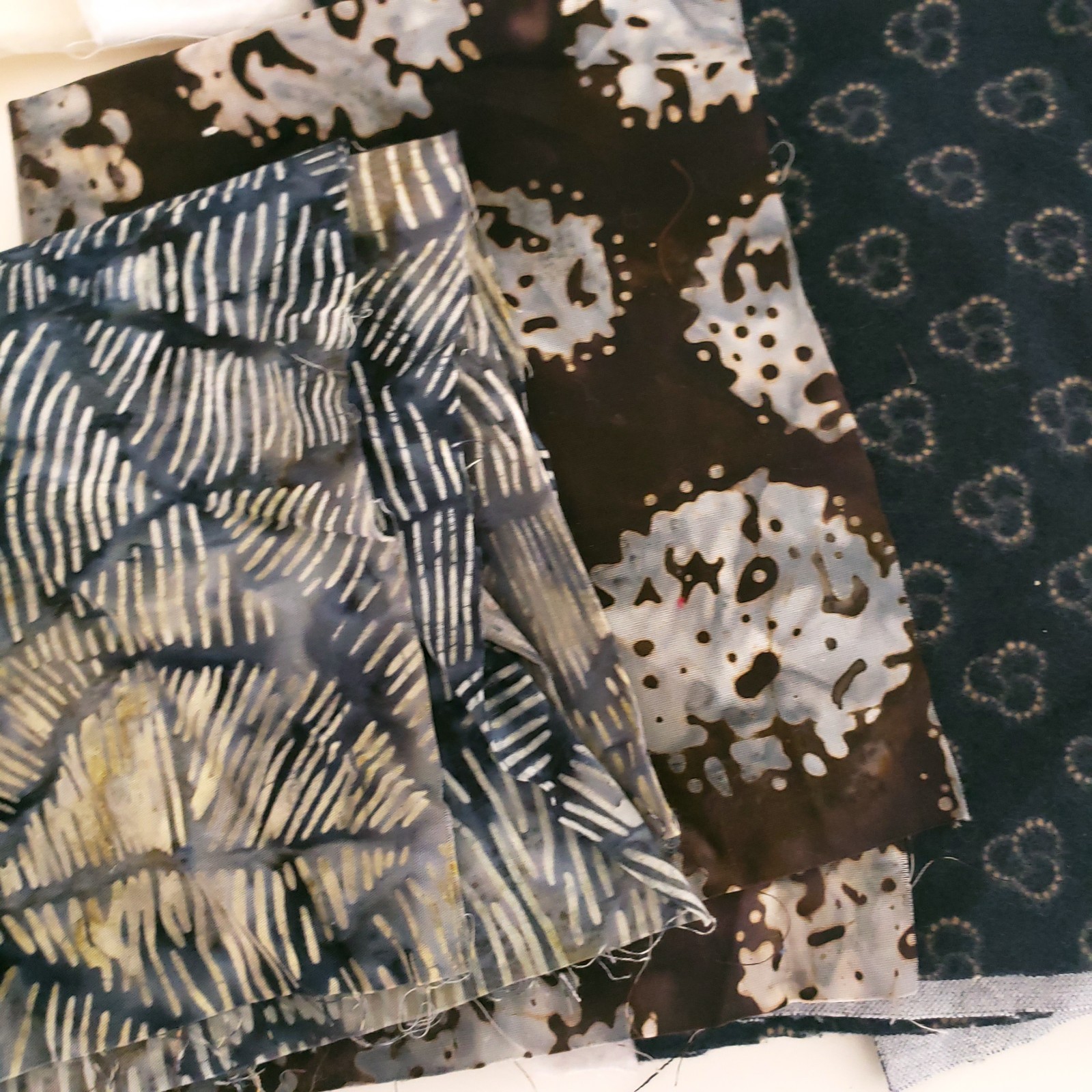 Fabric Scraps For Craft Varies of Sizes n Fabric Types- Theme light n dark 11oz
