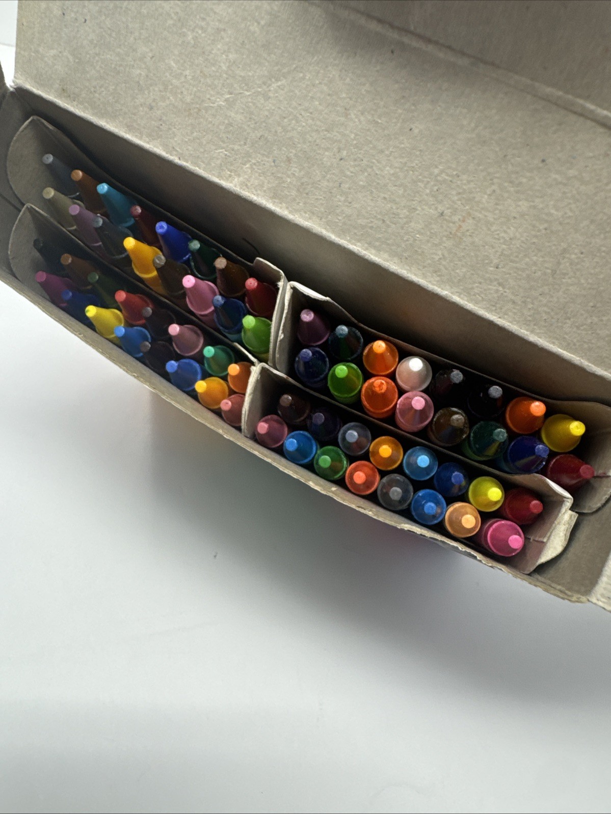 Vintage Comet Crayons 64 Colors Non-Toxic d-4236 NEW CRA64