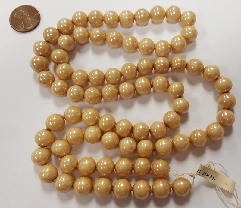 75 VINTAGE JAPAN 1950’s CHERRY BRAND GLASS BEIGE SATIN AB 10mm. ROUND BEADS 4727