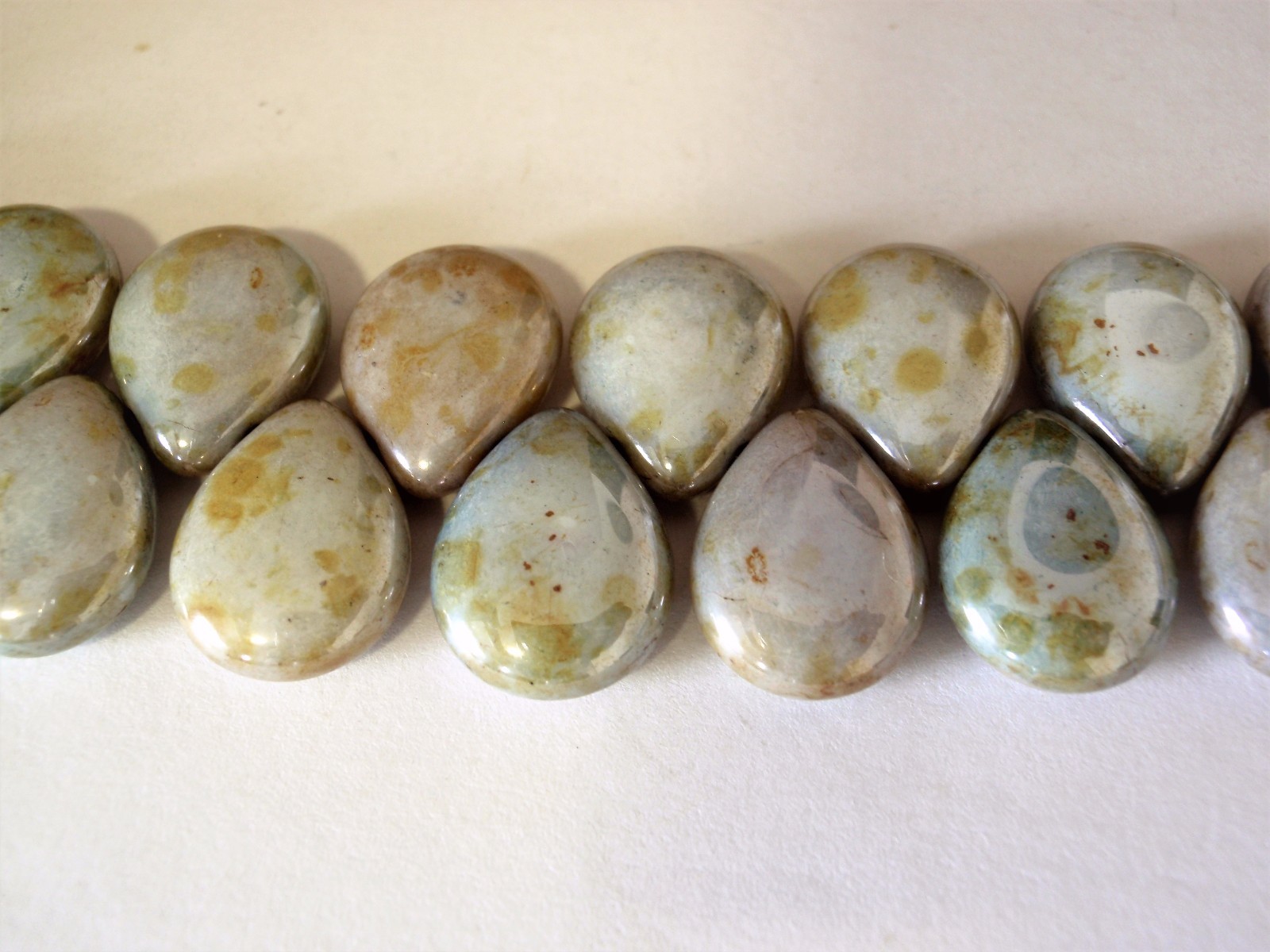 6 12 x 16 mm Pear Shaped Drops : Ultra Luster – Opaque Green