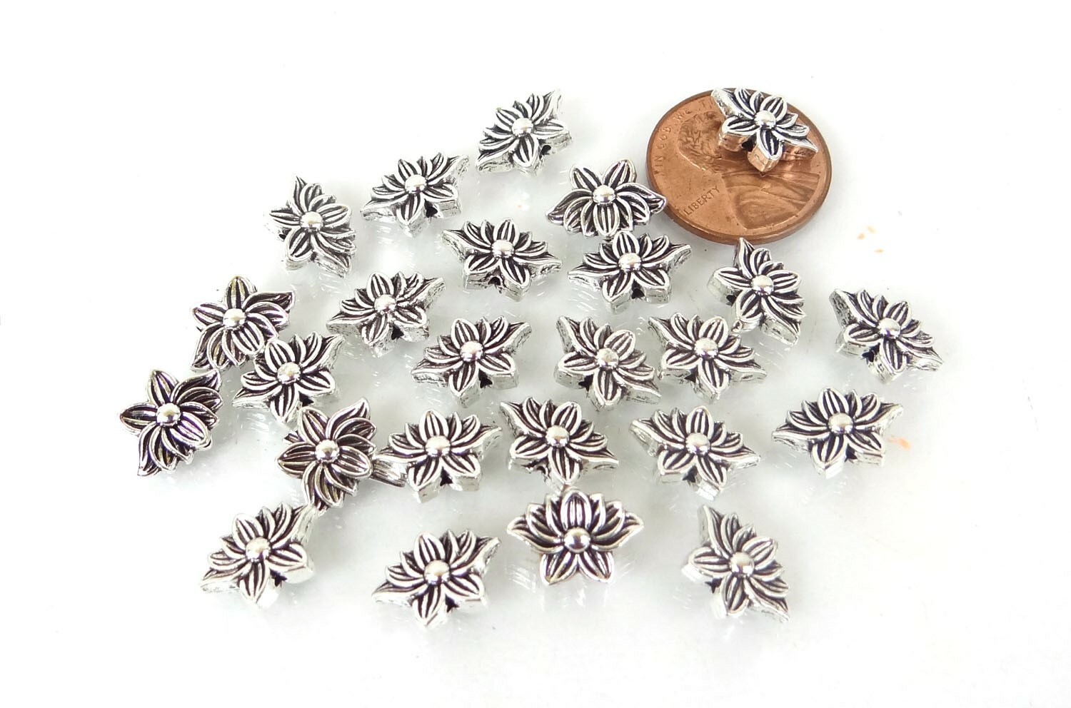 25 Antique Silver Pewter Lotus Flower DIY Buddhist Beads 12x9mm