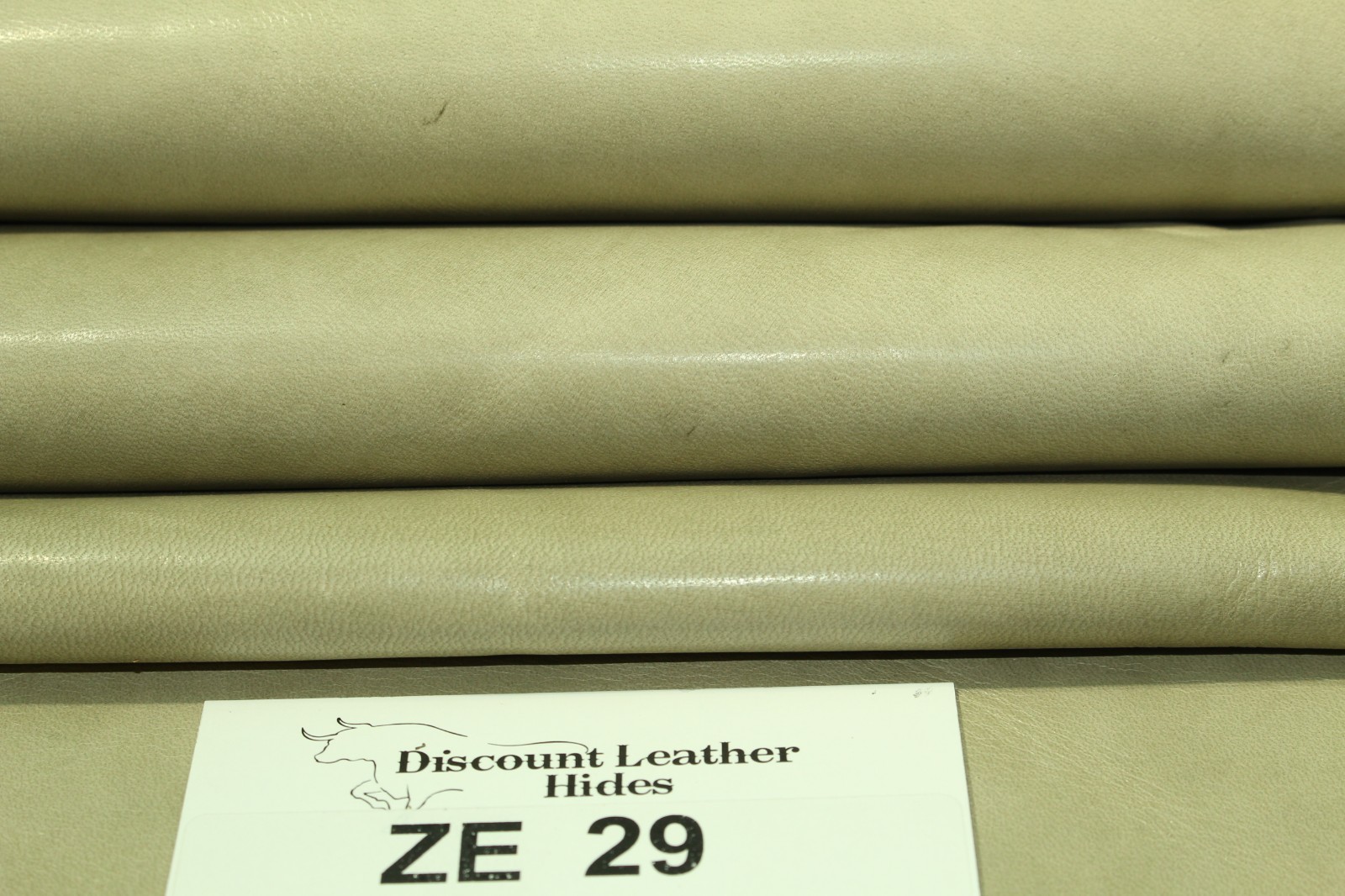 “Smooth Celery Ice” with natural markings and high-low effects ZE29
