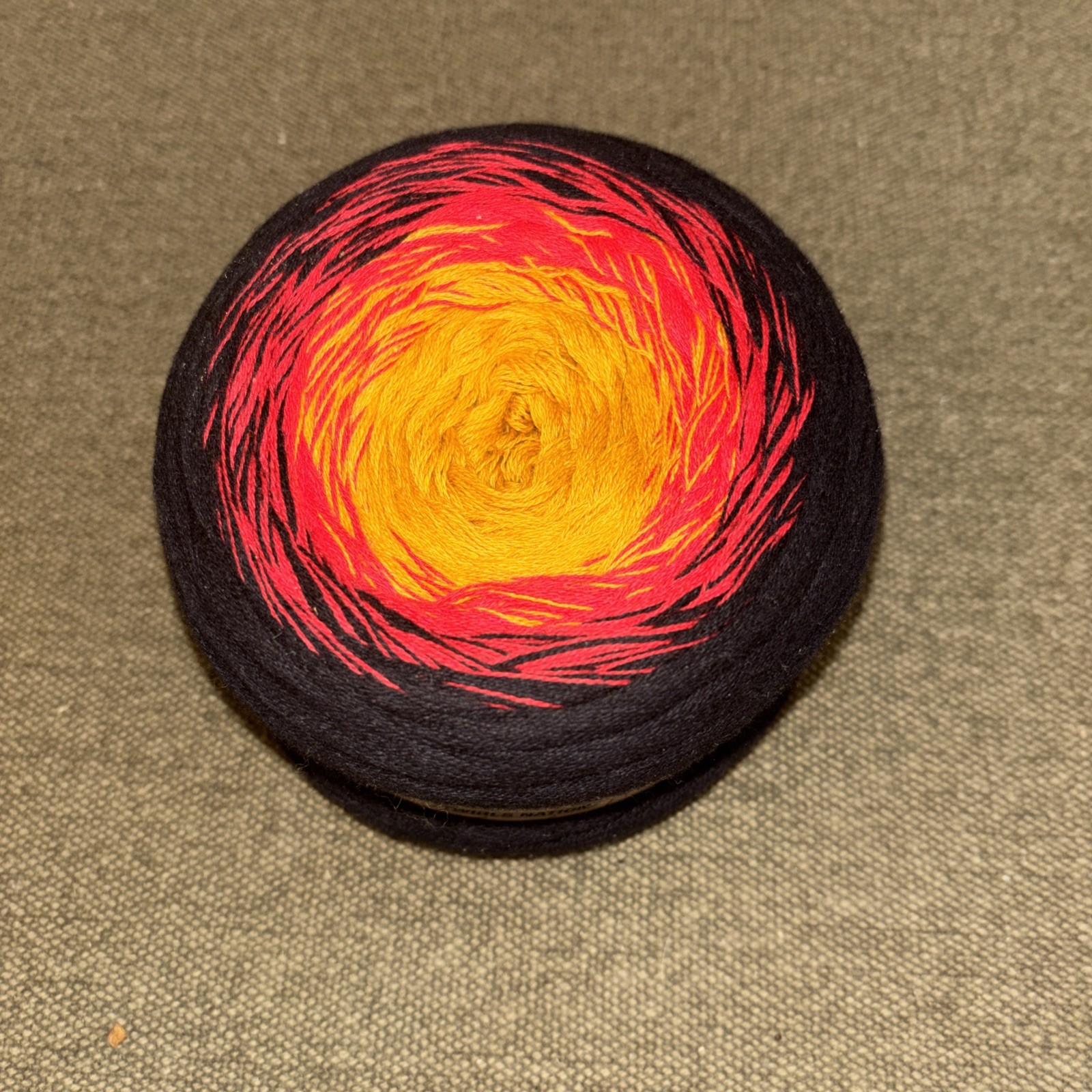 Hobbii Cotton Kings Twirls Nation, Color #03. Black/Red/Yellow. New Old Stock!