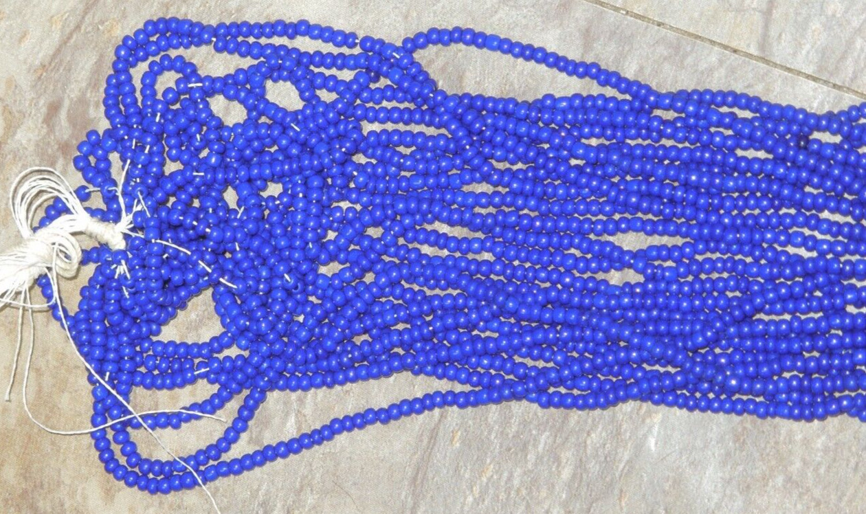NEW 31 strings of seed beads Less than $1 per string White Blue & Black 3T