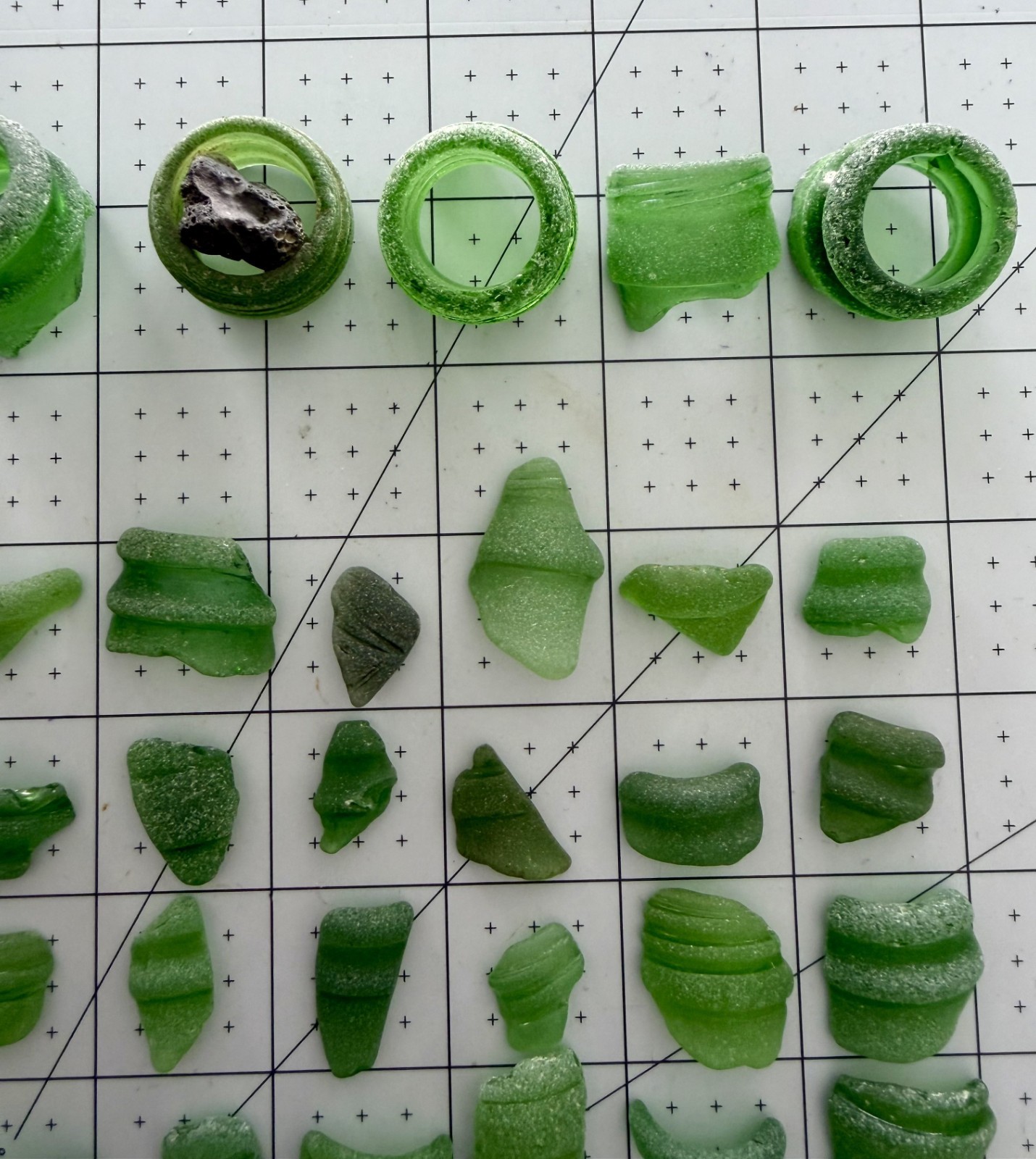 GR 2243 Green Frosted Sea Glass Bottle Lips Partials