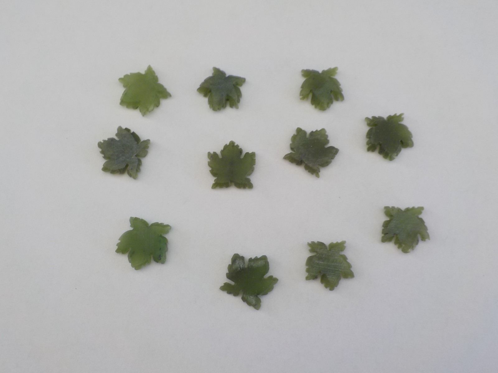 Geen Stone Leaf No Holes Flat Back (1/2″) Total 11 Craft Jewelry Making Supply