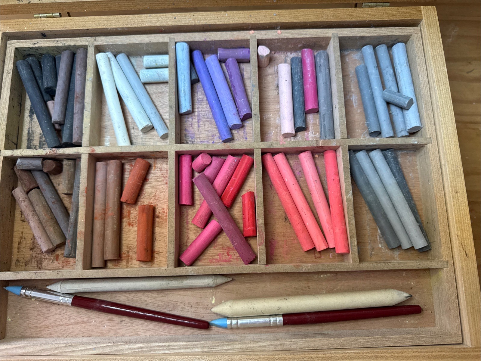 Wooden Pastels Storage Box 4 Trays PLUS Quality Soft Pastels Winsor Daler W373