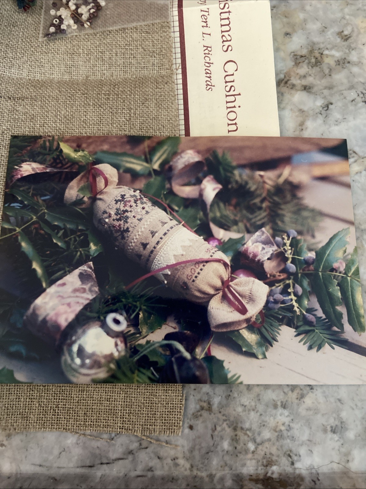 Shepherd’s Bush Needle Roll Kit ENGLISH CHRISTMAS CUSHION