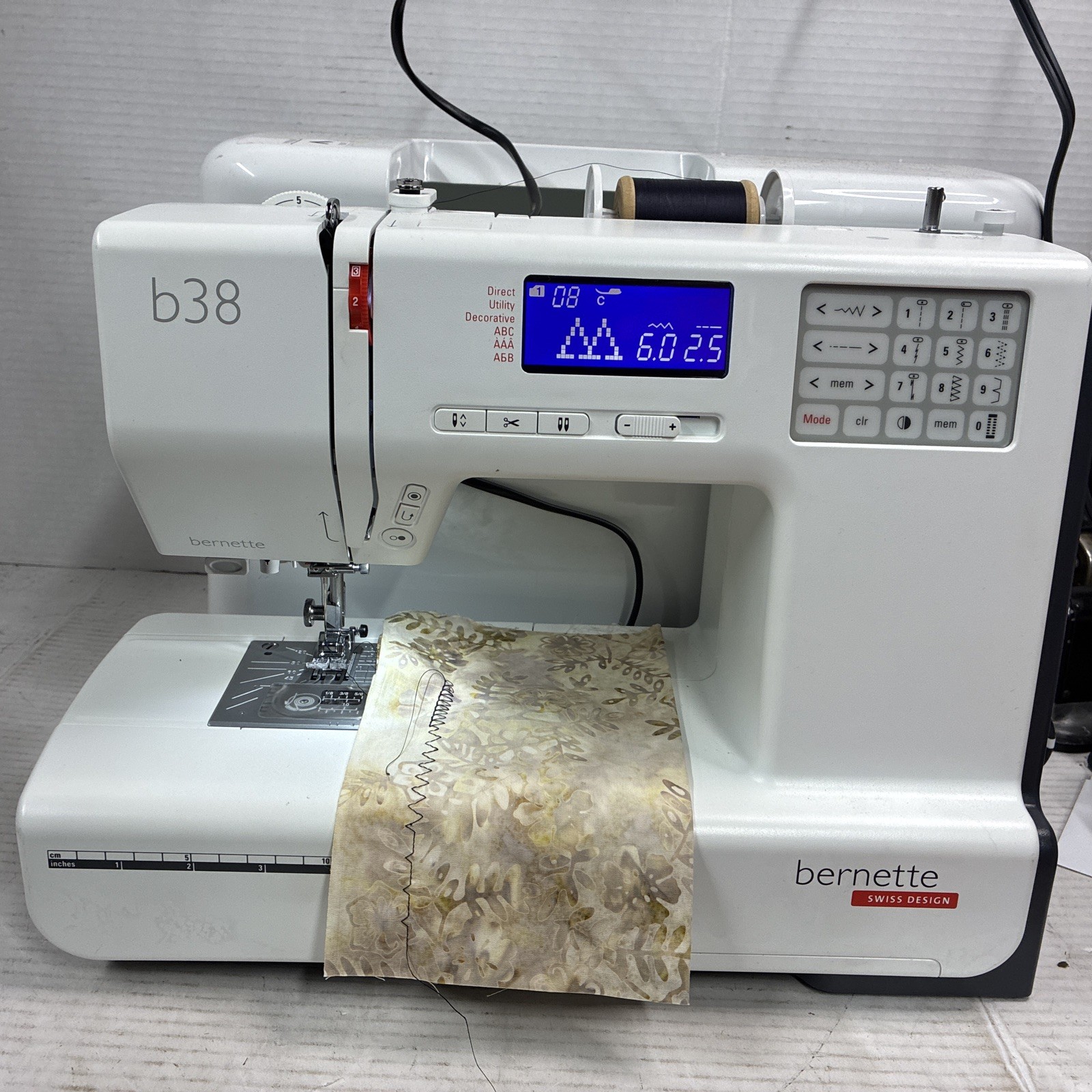 Bernette B38 Swiss Design Computerized Sewing Machine See Description