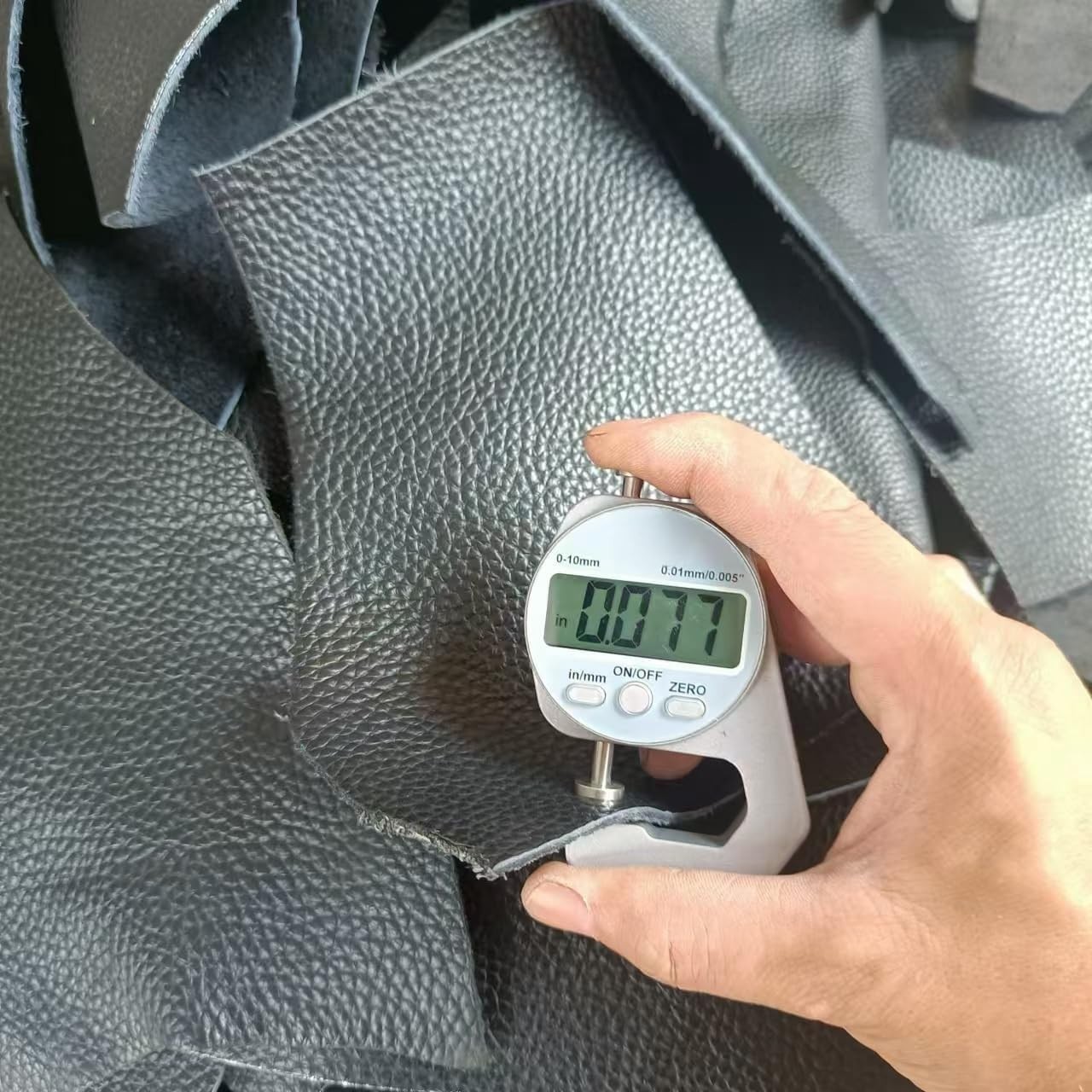 Black Leather Scraps, 1.0-2.0mm 2.5-5 oz Thick, Leather Pieces for Purses, Ke…