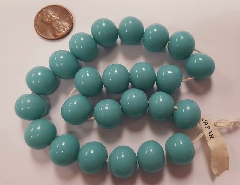 24 VINTAGE JAPANESE CHERRY BRAND GLASS GREEN TURQUOISE 12mm. ROUND BEADS 4687