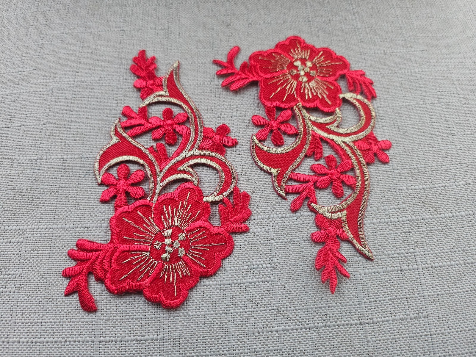Red Embroidered Patches Iron On Floral Flower W/ Leaves Red/Gold Tone Set 2