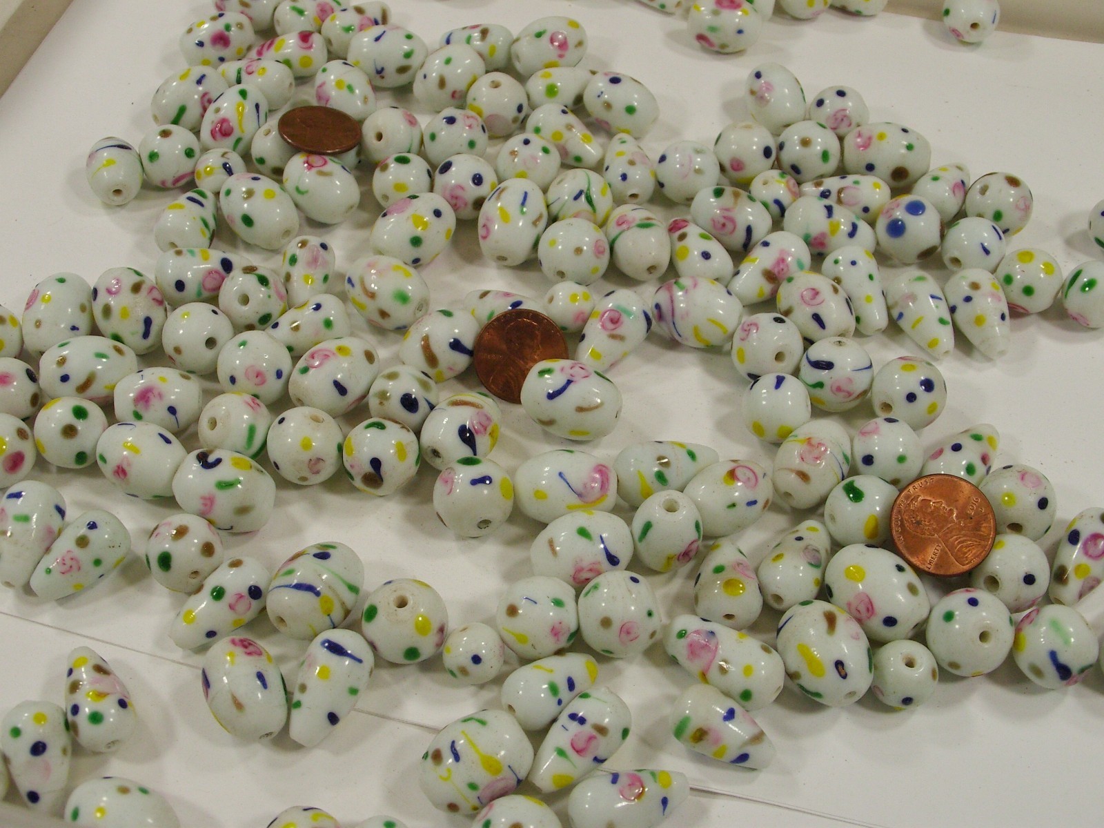 110 Pieces Assorted Shapes and Sizes White Floral India Handmade Beads (AZP-2)