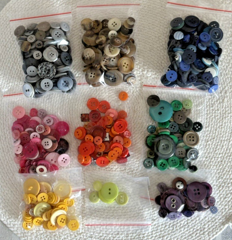 1.13 LB Vintage & Modern Resin & Plastic Buttons – Sorted by Color – None Broken