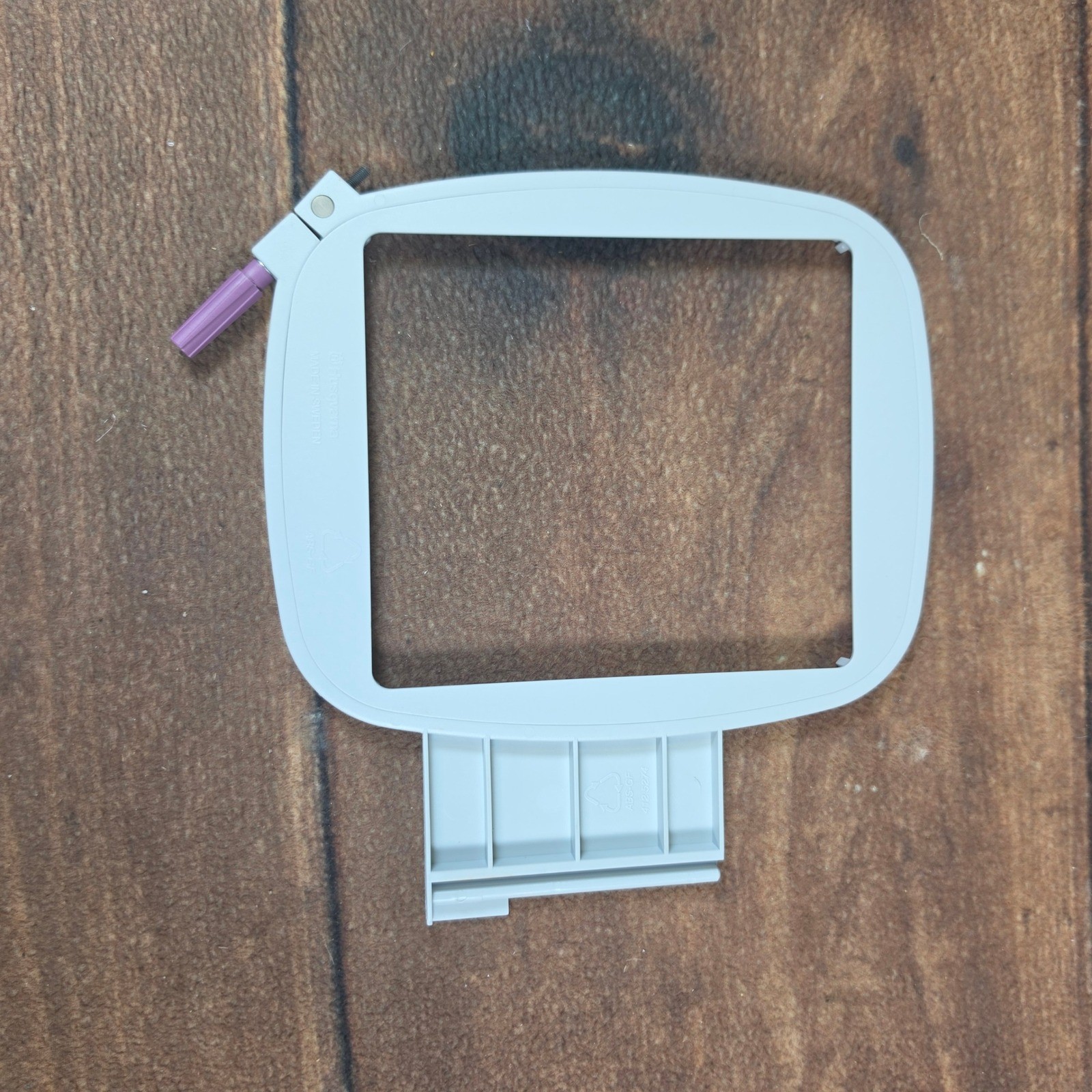 Husqvarna Viking Embroidery Kit Designer SE OS White Good Hoop Thread USB Stick