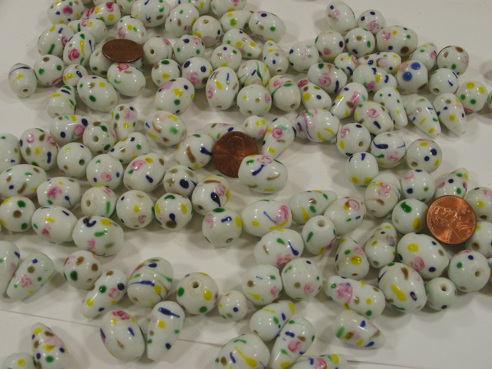 110 Pieces Assorted Shapes and Sizes White Floral India Handmade Beads (AZP-2)