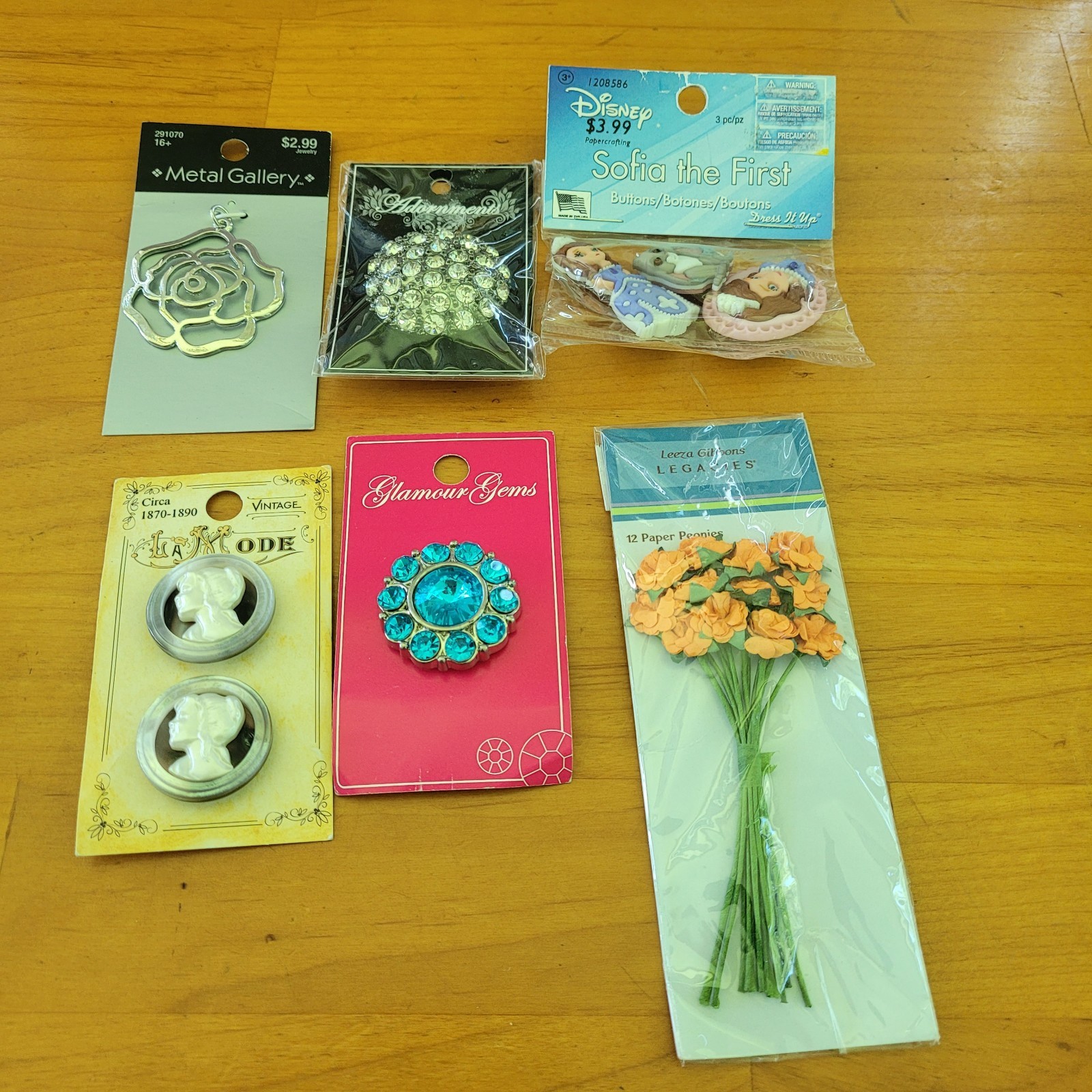 Vtg Craft Destash Lot Disney Buttons Cameos Flowers Charms 6pc
