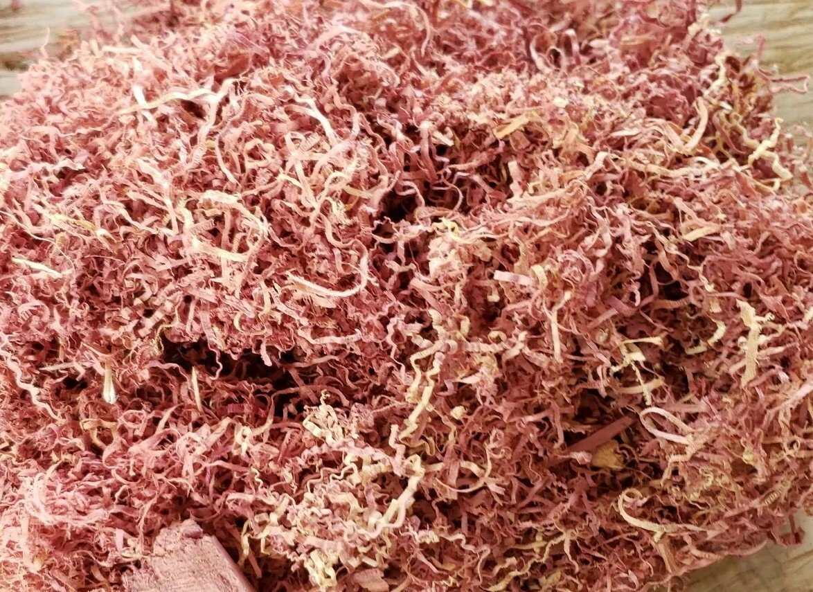 Eastern Red Cedar Shavings Fresh Aromatic Wood Chips Sawdust Red Cedar – 1 Ounce