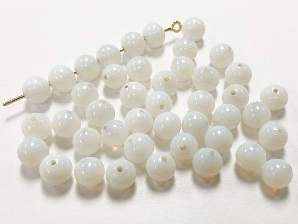70 VINTAGE JAPAN CHERRY BRAND GLASS WHITE OPAL 8.5mm. TO 9.5mm. ROUND BEADS 4549