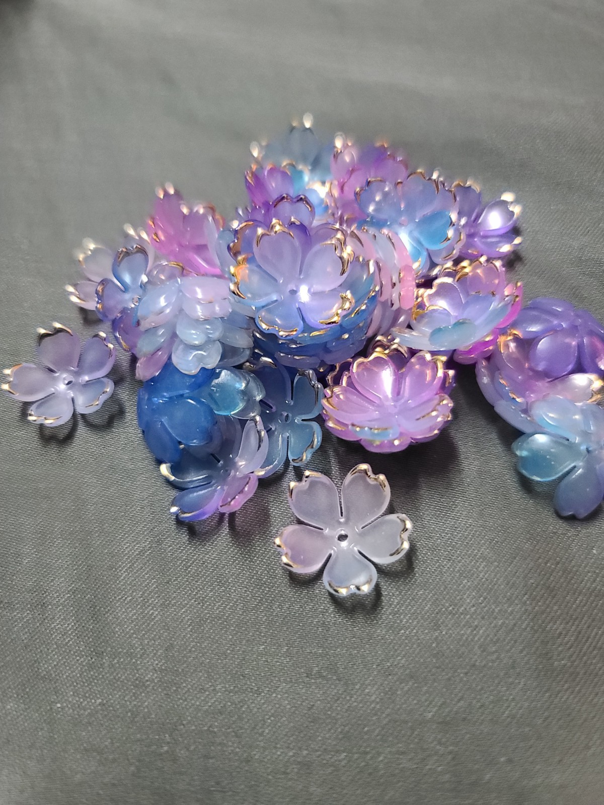 50 Blossom Beads For Jewelry Making Diy Flower End Caps Blue Violet Gold Edges.