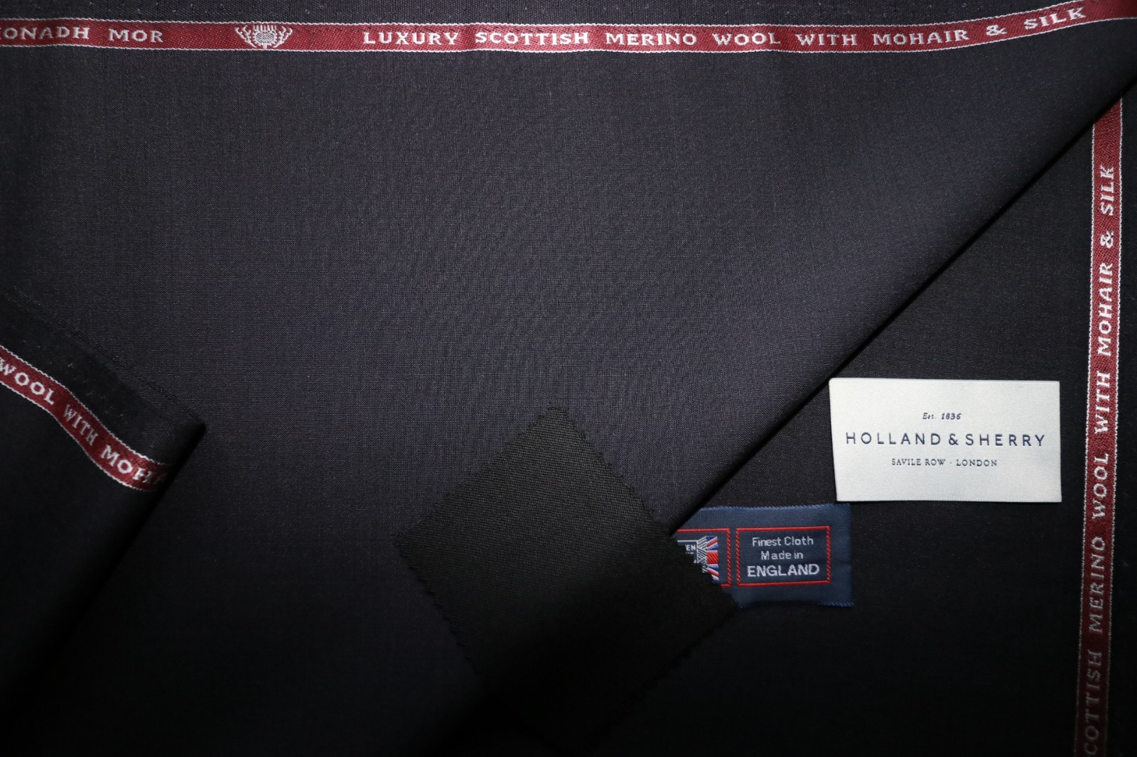 100% SUPER 120’s WOOL SUITING FABRIC MADE IN ENGLAND By Martin Sons & Co.= 3.4 m