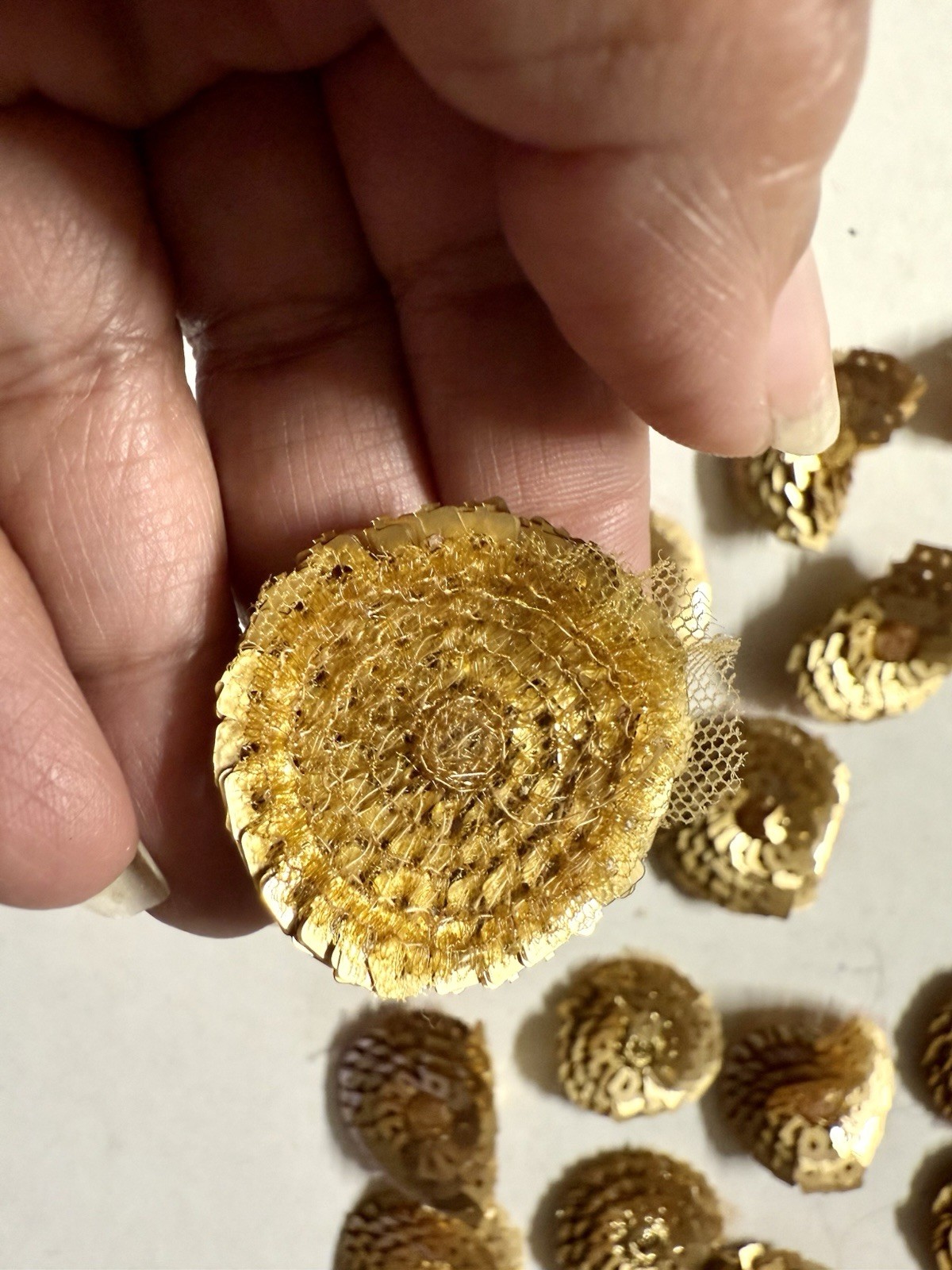 50 Pcs Sequin GOLDEN ROUND 1-1.25″ Patches Sew on/GLUE ON Applique net Patch lot