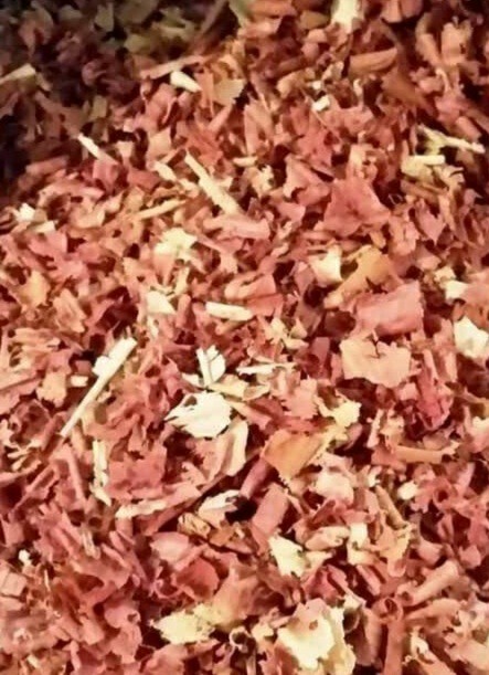 Eastern Red Cedar Shavings Fresh Aromatic Wood Chips Sawdust Red Cedar – 1 Ounce