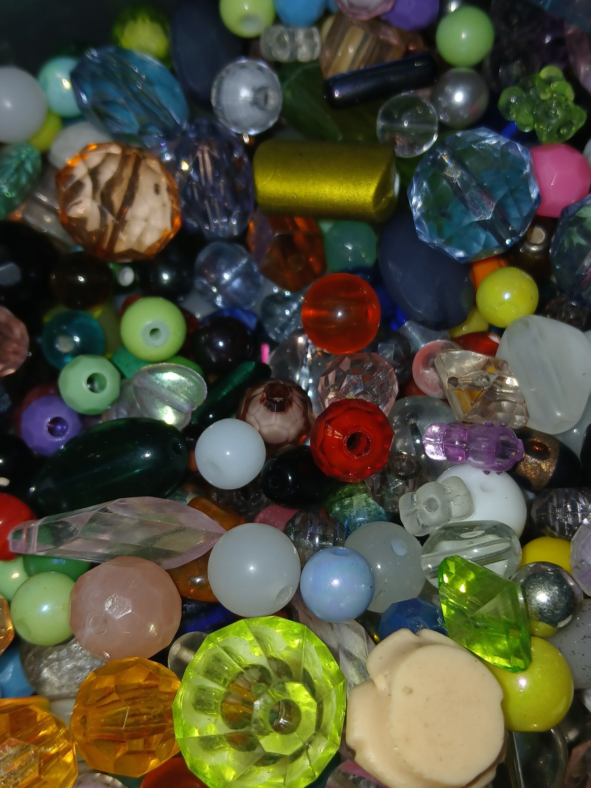 HUGE 5 1/2 Pounds Mixed Loose Beads Bulk Lot for Jewelry Making and DlY Crafts!