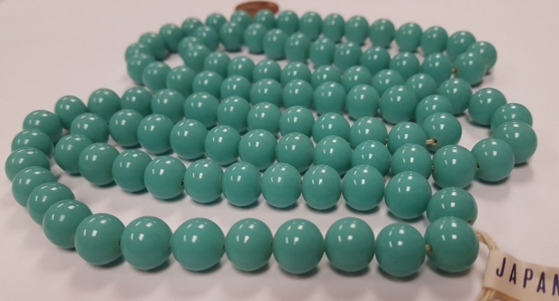 100 VINTAGE JAPANESE CHERRY BRAND GLASS GREEN TURQUOISE 10mm. ROUND BEADS 4686