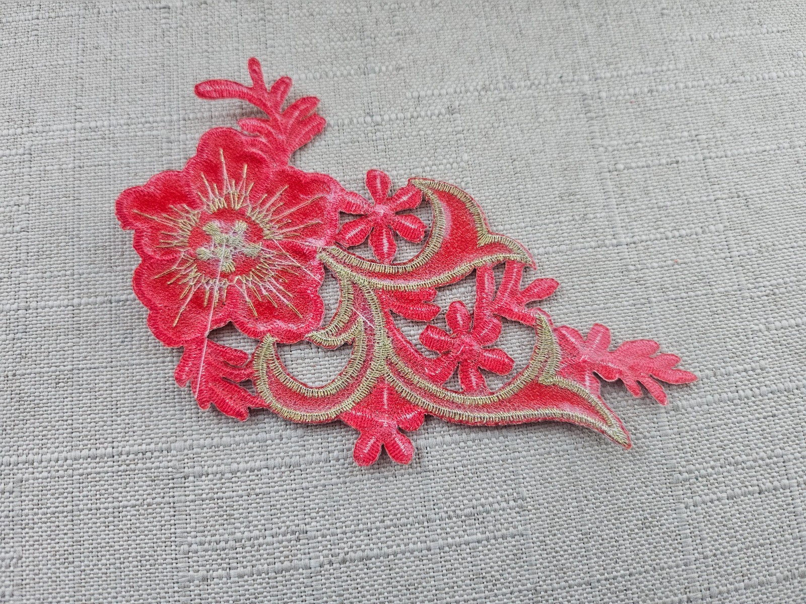 Red Embroidered Patches Iron On Floral Flower W/ Leaves Red/Gold Tone Set 2