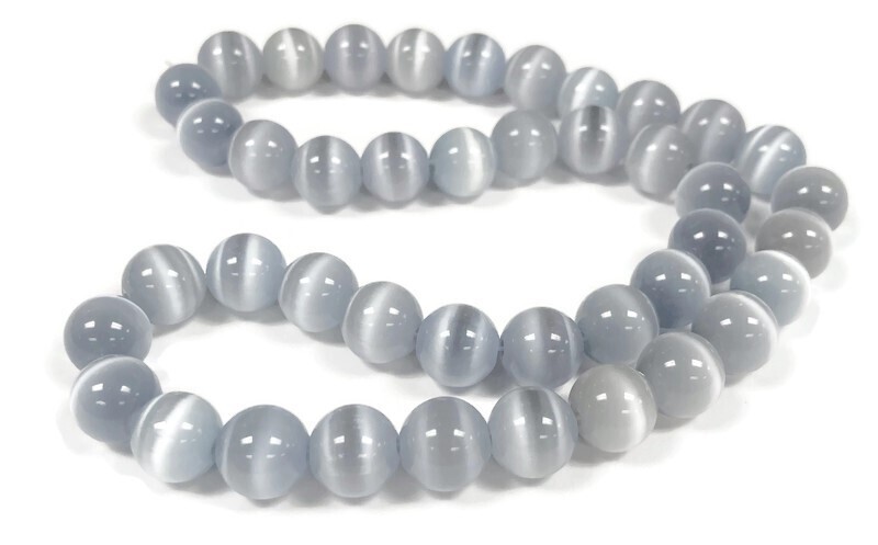 38 Cat’s Eye Fiber Optic Silver Gray Glass 10mm. Smooth Round Beads 2606